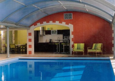 Intérieur avec piscine